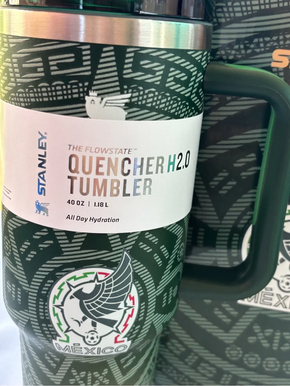 Stanley Green Mexico Quencher H2.0 Tumbler with Handle - Picture 3 of 6